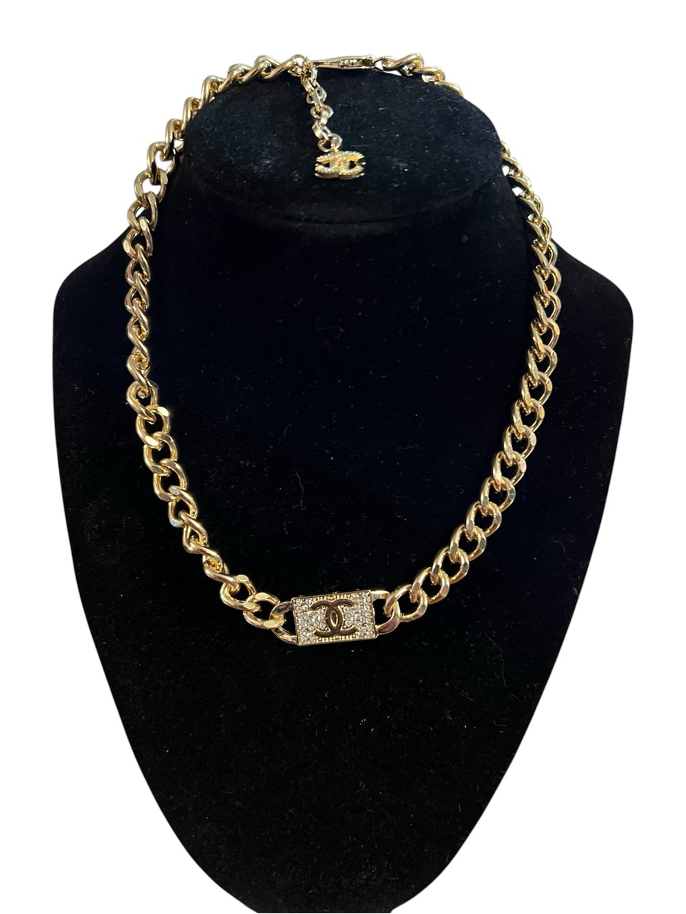 ✨CHANEL Chain Logo Plate Gold - Tone with Crystal Pavé Double C’s Necklace ✨